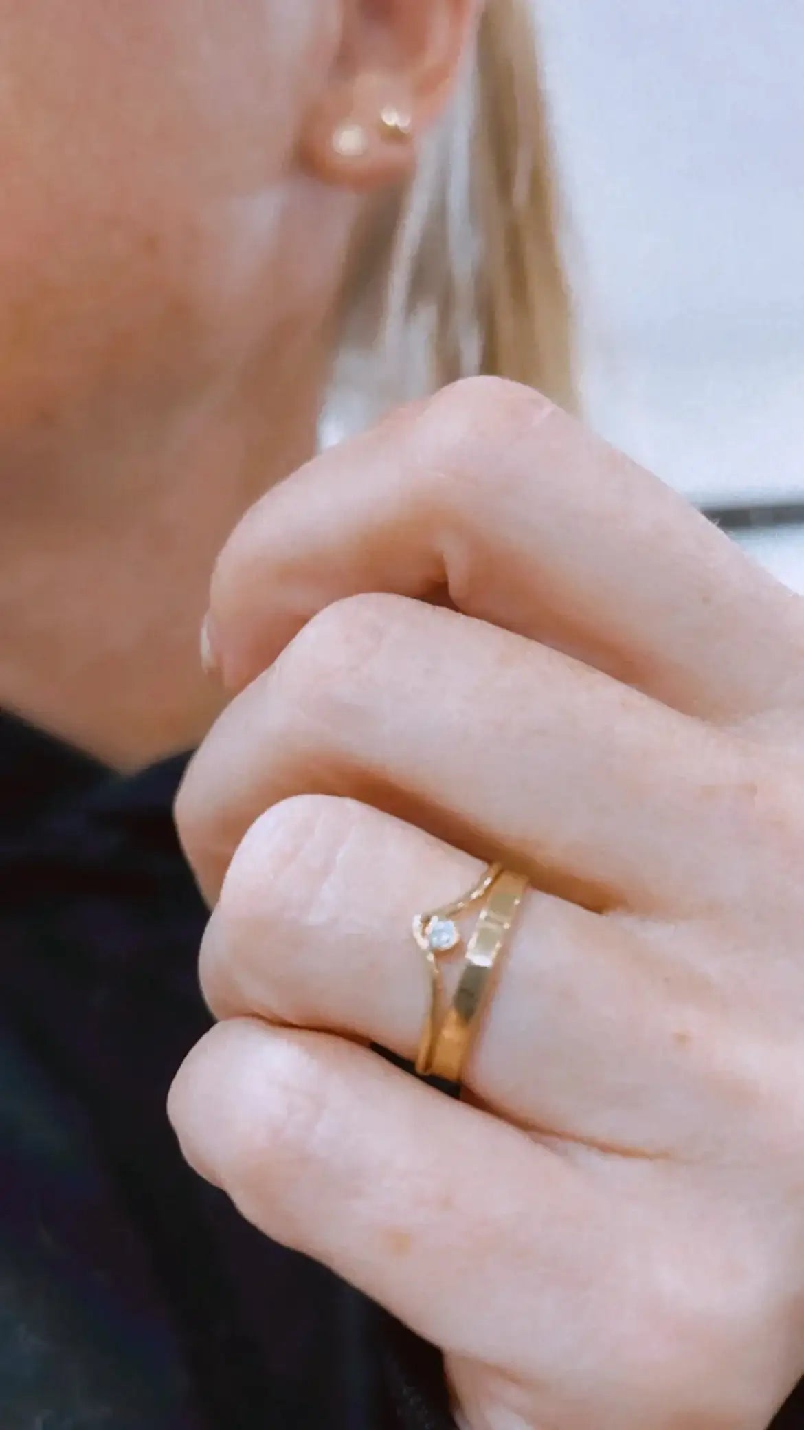 V CUBIC ZIRCONIA DIAMOND RING