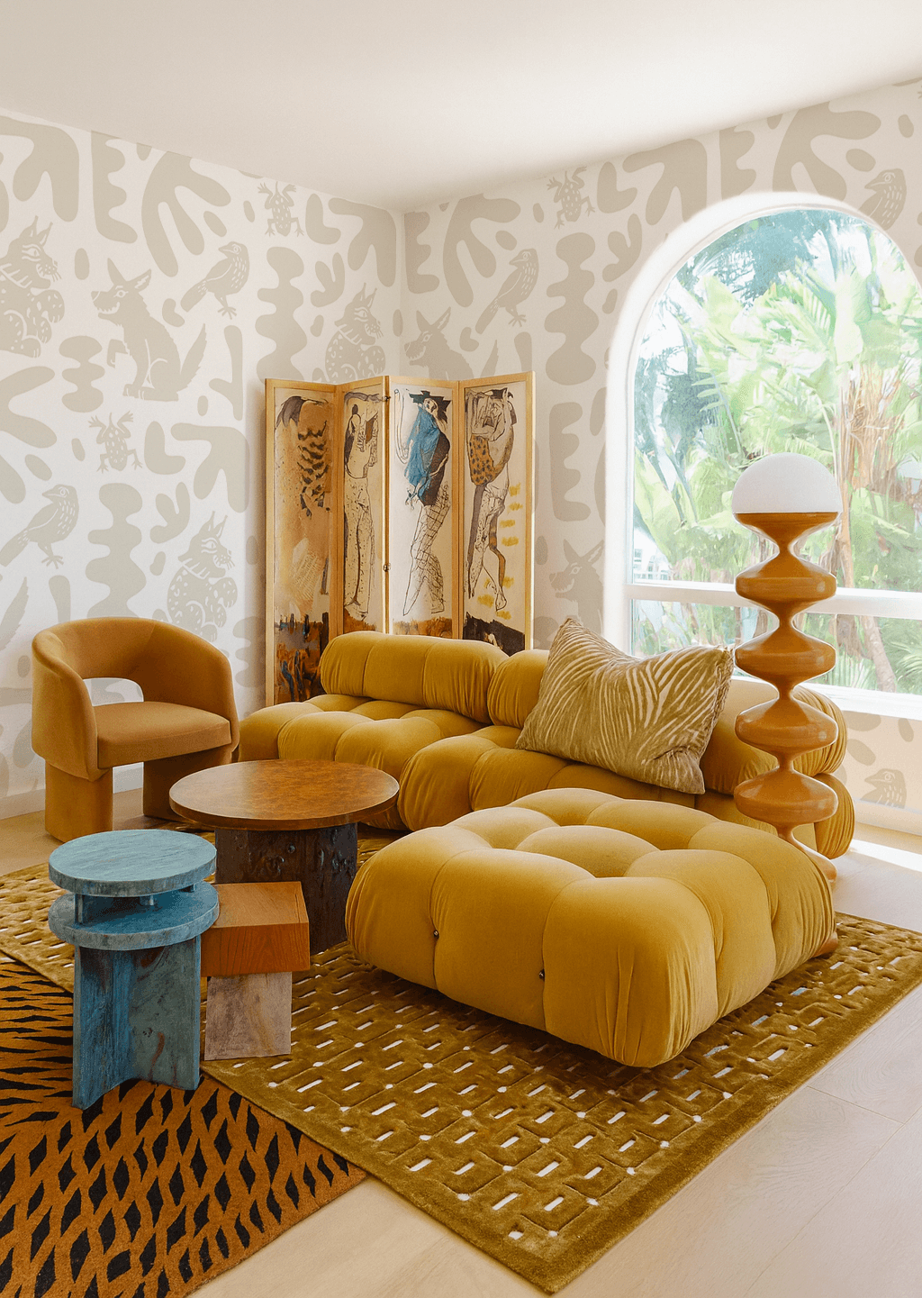 Abstract Animales Wallpaper, white and neutral