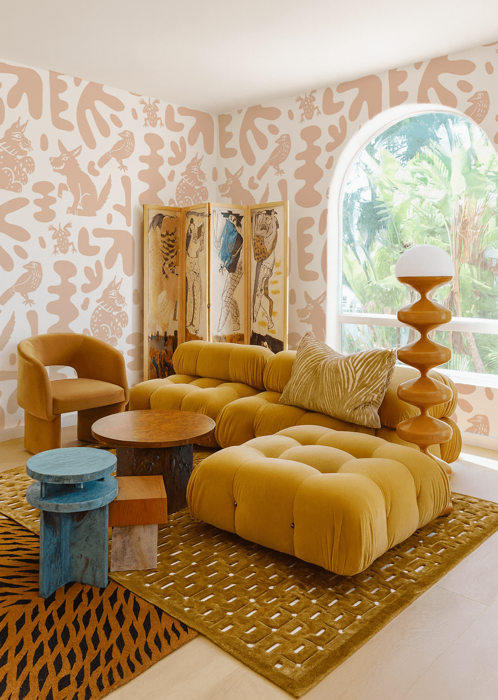 Abstract Animales Wallpaper, white and peach