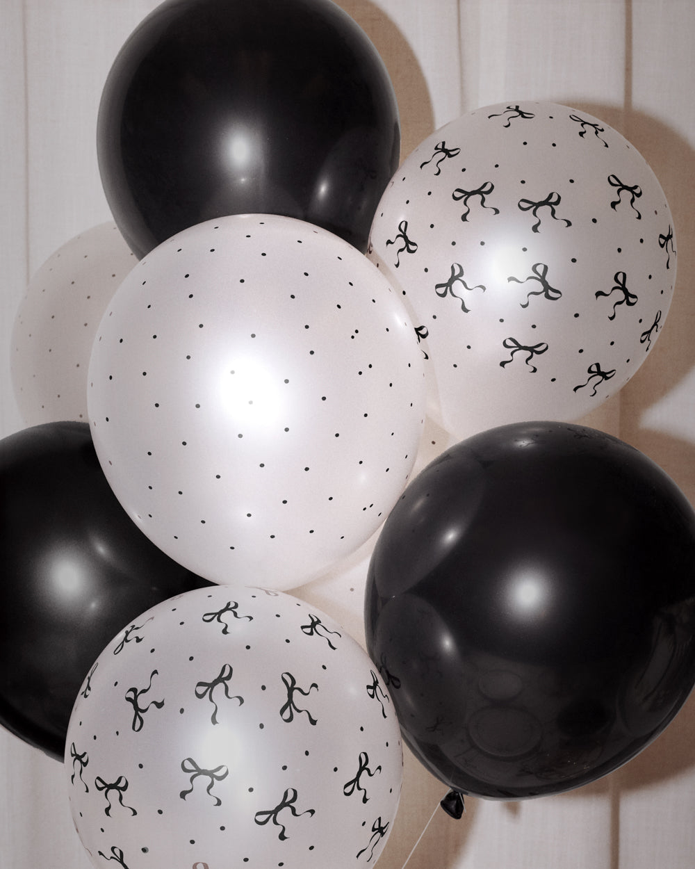 Little Black Bow Pack - 24 latex balloons