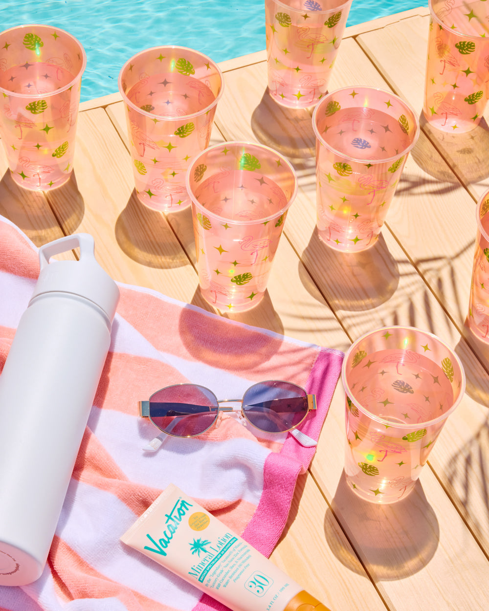 Palm Royale Cups - 16 plastic cups