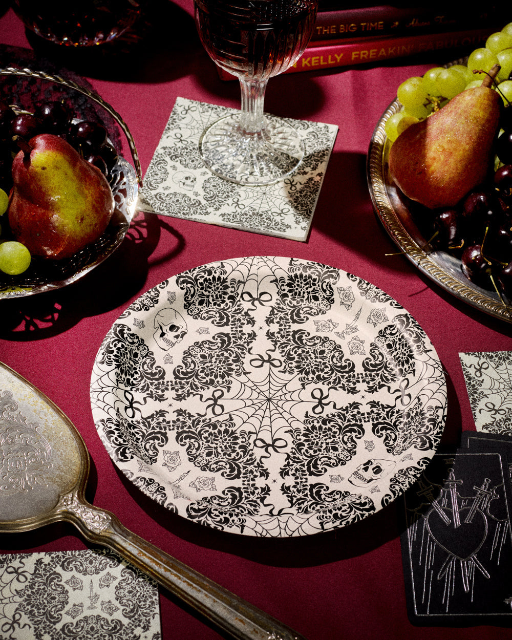 Romantic Horror Plates - 25 paper plates