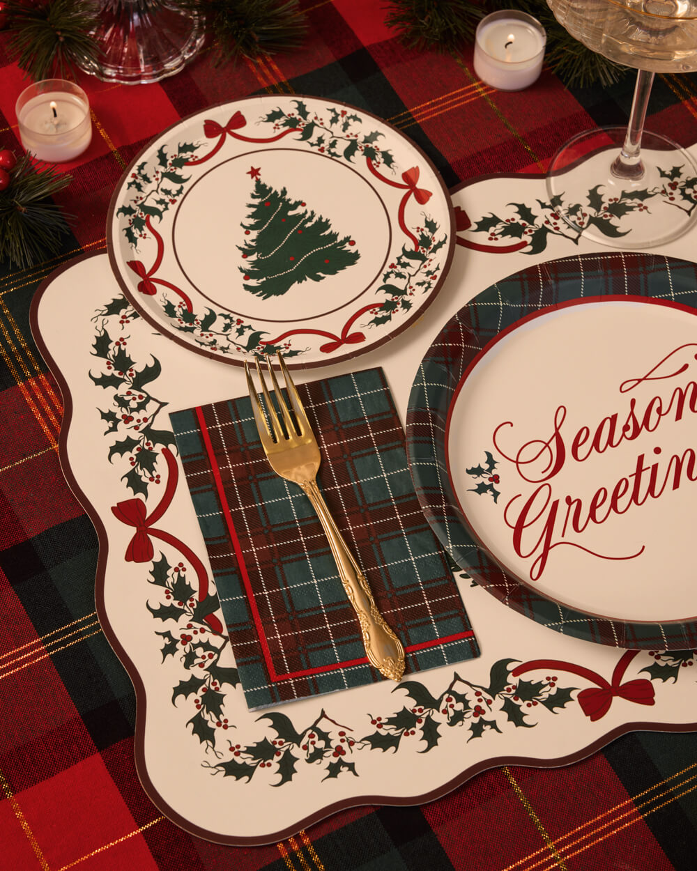 Season's Greetings Napkins - 24 paper napkins