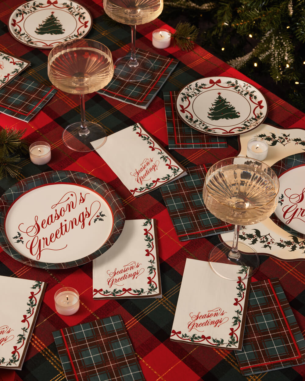 Season's Greetings Napkins - 24 paper napkins