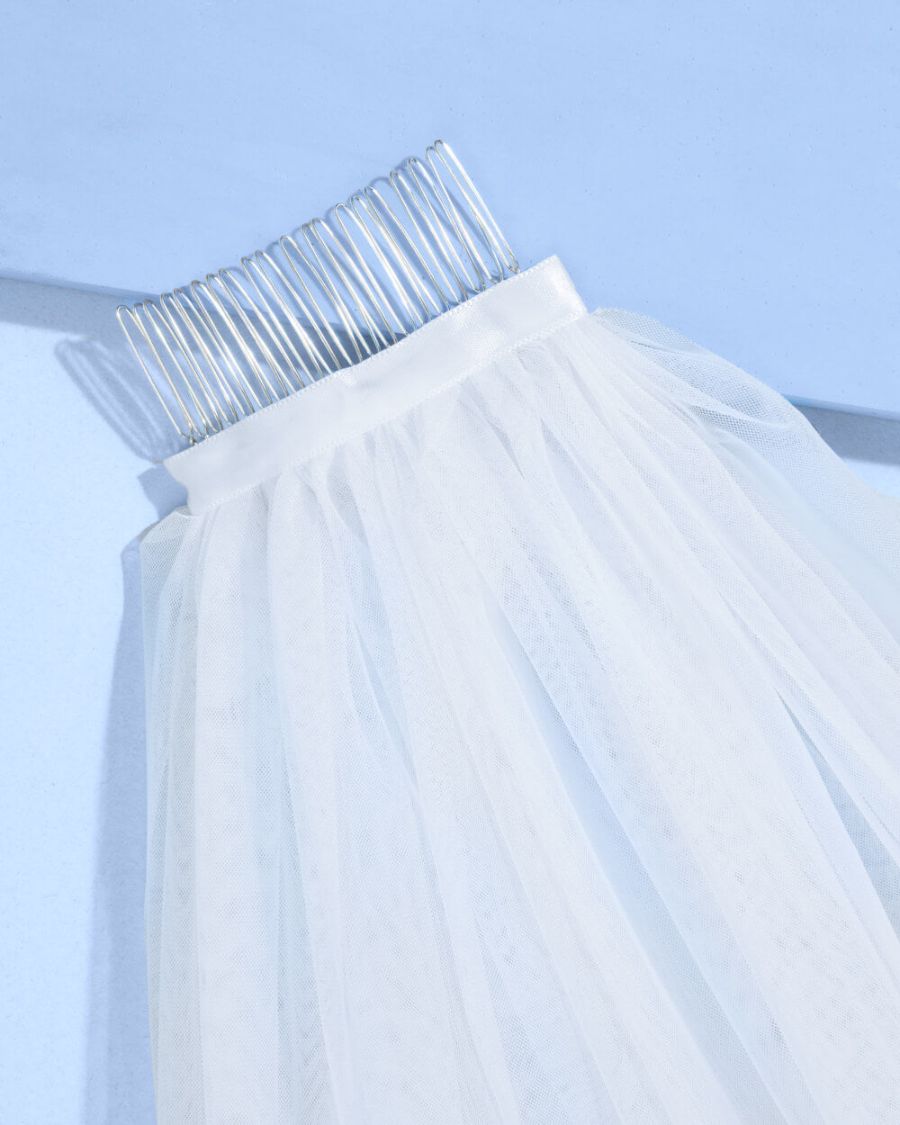 The Feather Veil - premium tulle w. feathered trim