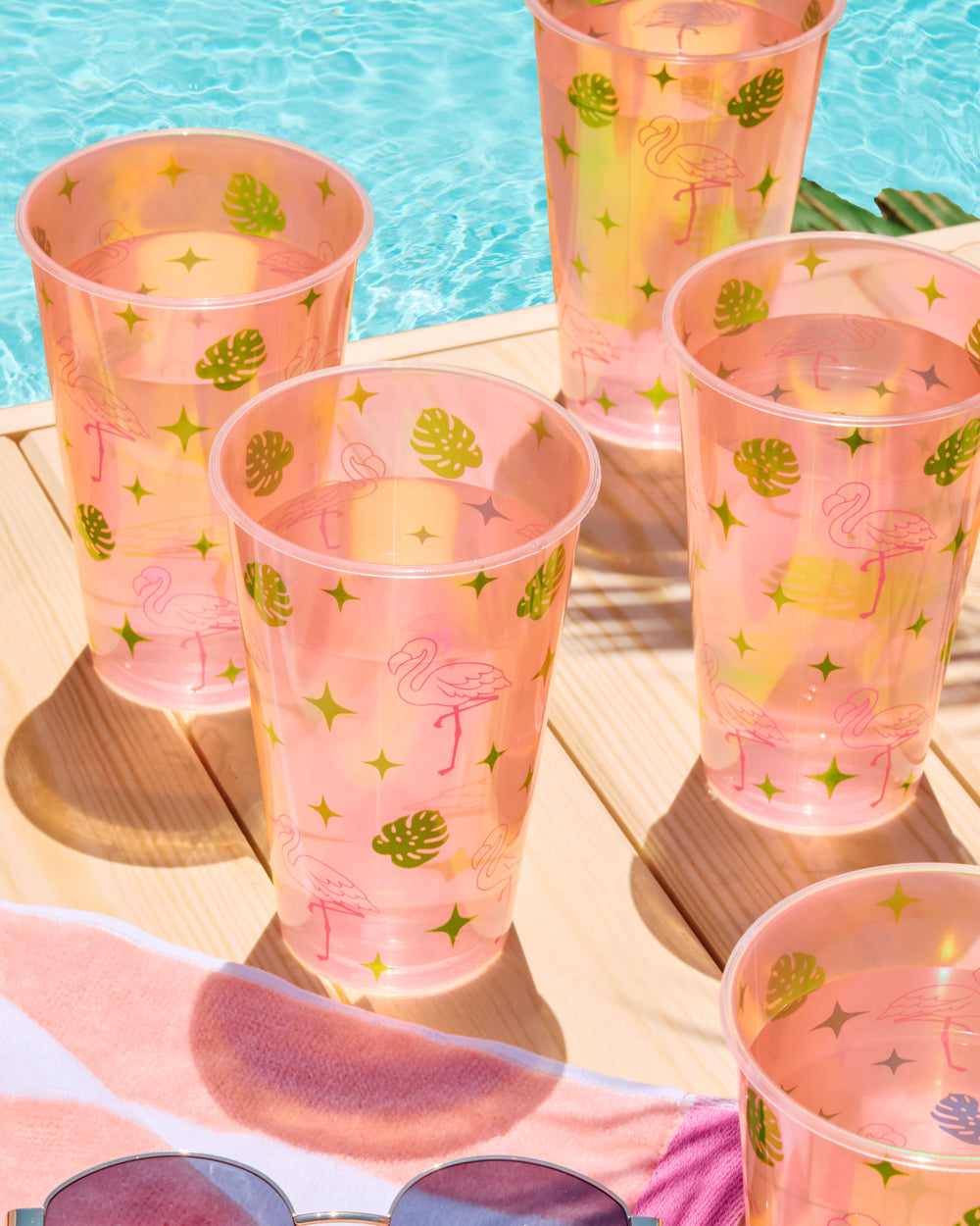 Palm Royale Cups - 16 plastic cups