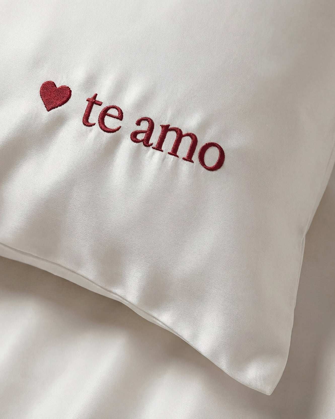 Te Amo Lumière Pillowcase Set
